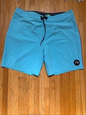 Men’s Quicksilver swim trunks/ board shorts